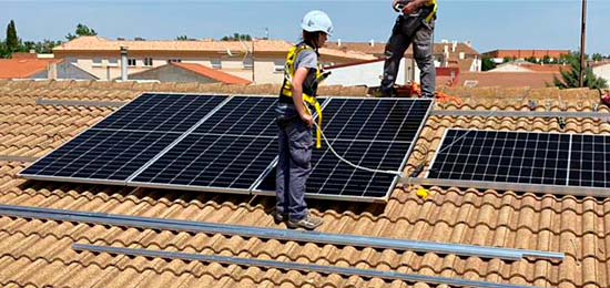 Instalación fotovoltaica en cubierta de vivienda